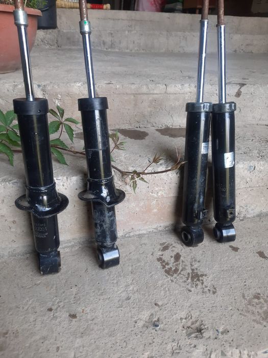 Амортизатор на машине