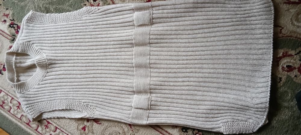 Vând doua cardigane pufoase și calduroase