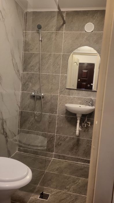 Închiriez garsoniera confort 3