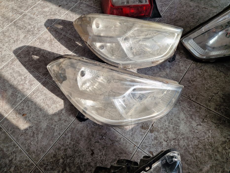 Фарове с счупени уши здрави рефлестжри и слуди