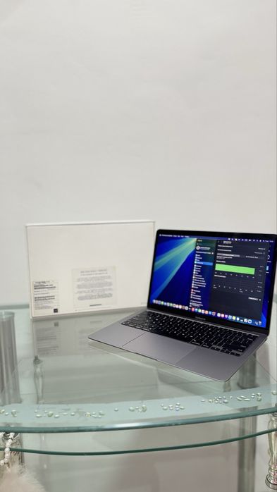 Мадбук Айр 256гб