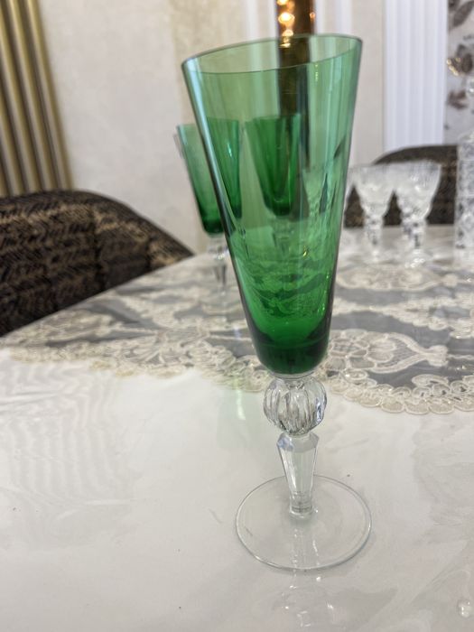 Хрустальные фужеры, графин Богема, и цветеые фужеры