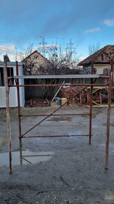 Popi și schele de vanzare și de inchiriat.