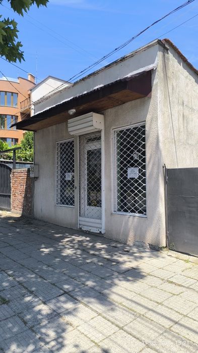 Дава се под наем Магазин в Ямбол, Граф Игнатиев - 20 кв.м за 204 € - Снимка #1