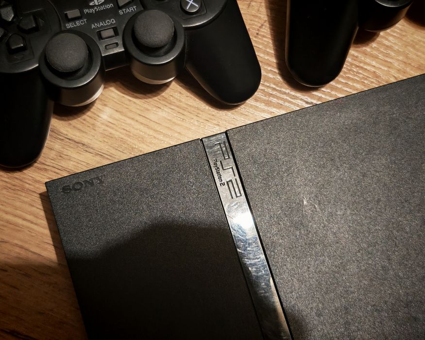 Продам Sony PlayStation 2 Slim SCPH-70004