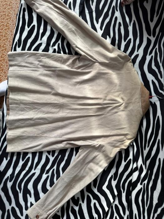 Замшевая куртка Mango.