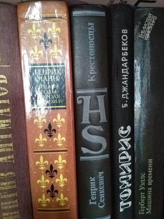 Книги по 500тг.любая