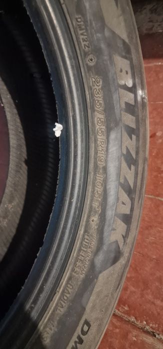 Bridgestone Blizzak 235/55/19