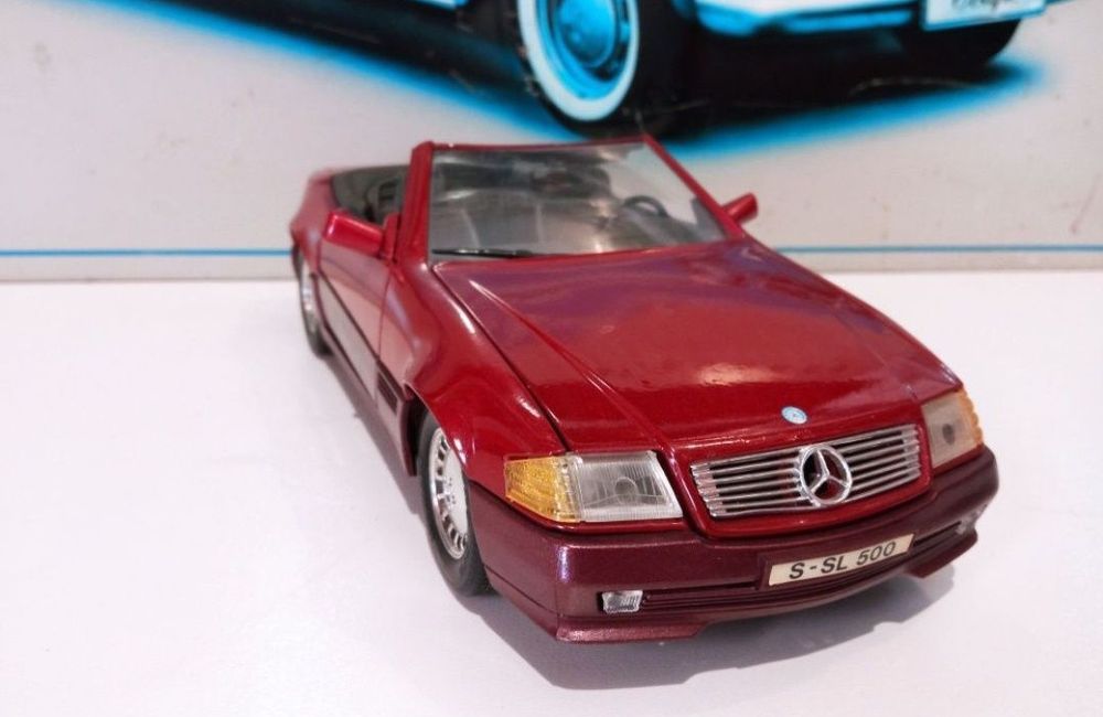 Mercedes Benz 500SL bburago scara 1:18

Scara 1:18

Thailanda

Po