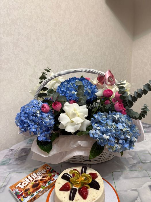 Продам букет в корзине