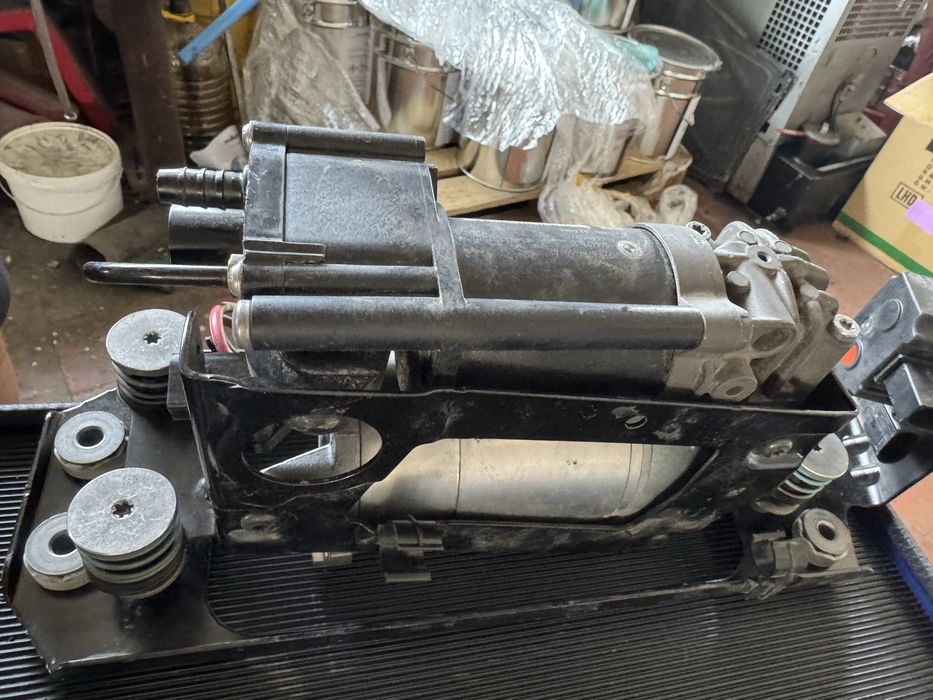 Компресор въздушно окачване за бмв ф11