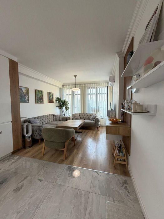 Дава се под наем Тристаен апартамент в София, Витоша - 100 кв.м за 1296.42 € - Снимка #1
