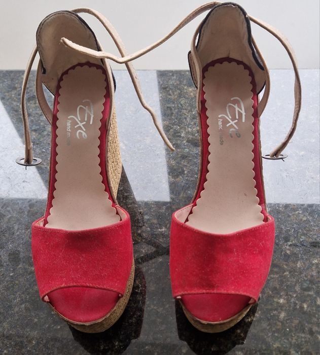 Sandale cu platformă
Nepurtate!