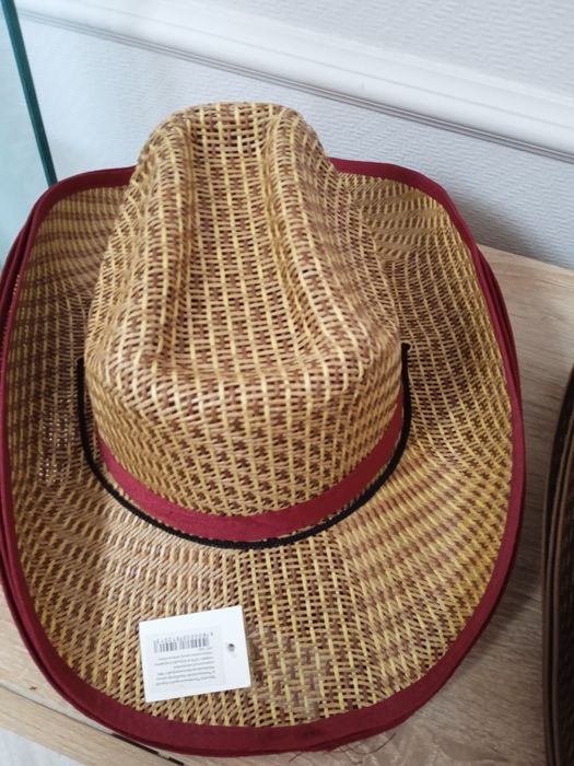 Шляпы продам супер отличные..