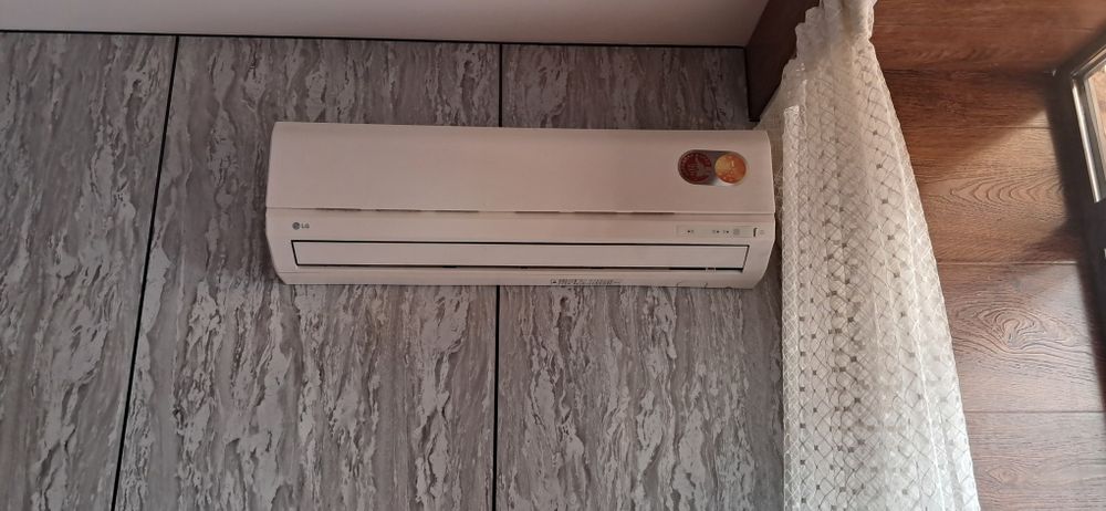 Кондиционер LG 12 BTU рабочий, в хорошем состоянии