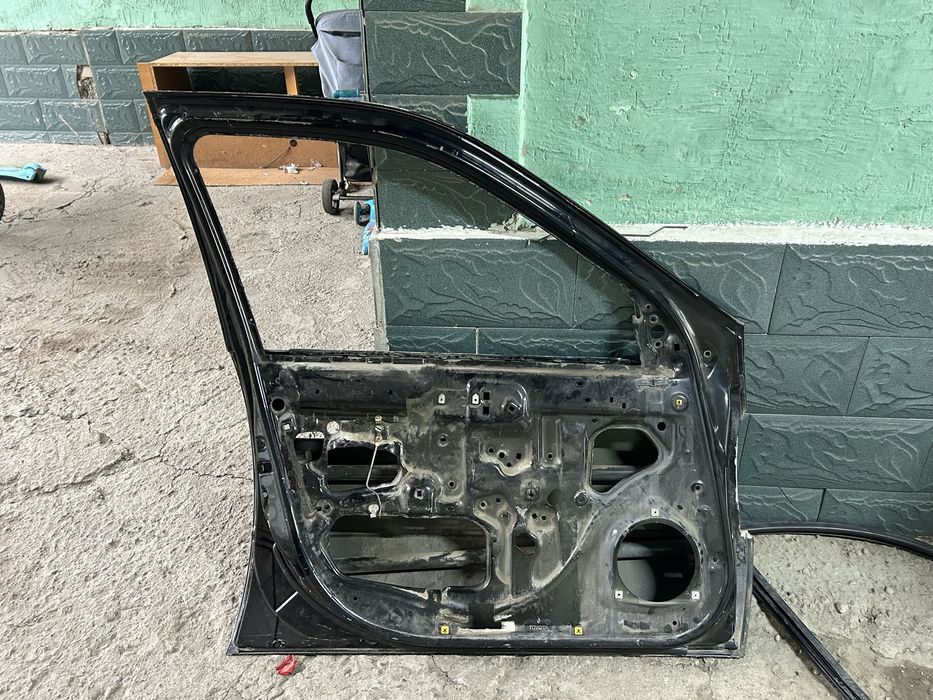 Дверь на камри 20