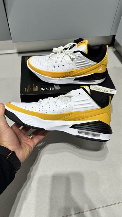 Air Jordan Max Aura 5 Yellow Ochre