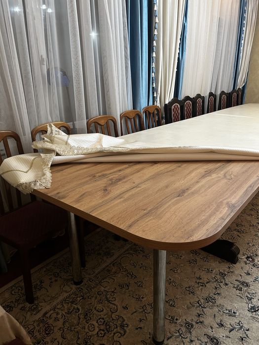 Стол со стульями