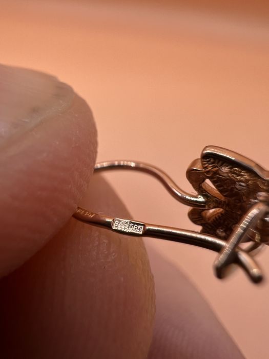 Продам золотые серьги.