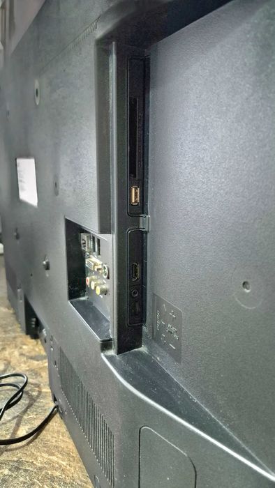 JVC LT-43C775 43" Smart LED телевизор с вграден DVD плейър