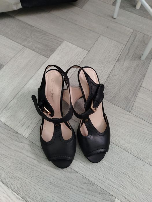 Туфли срочно новые 37 размер!