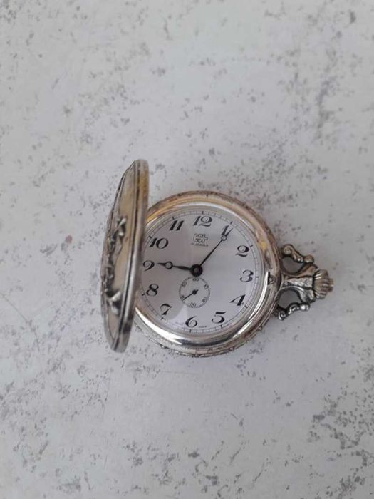 Ceas de buzunar vintage gravat manual

pret; 350lei/buc