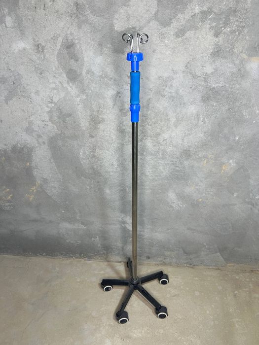 штатив с колёсами