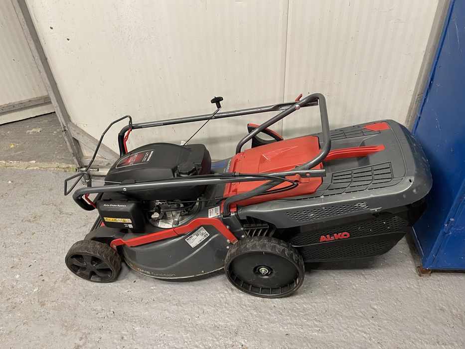 Masina De tuns iarba si e profesionala ,puternica