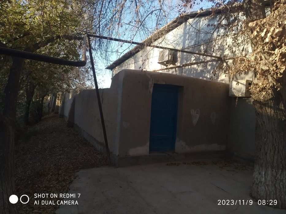 Питнак шахрида барча қулайликга эга уй сотилади.