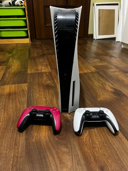 Продам ps5 1tb 2 джойстика
