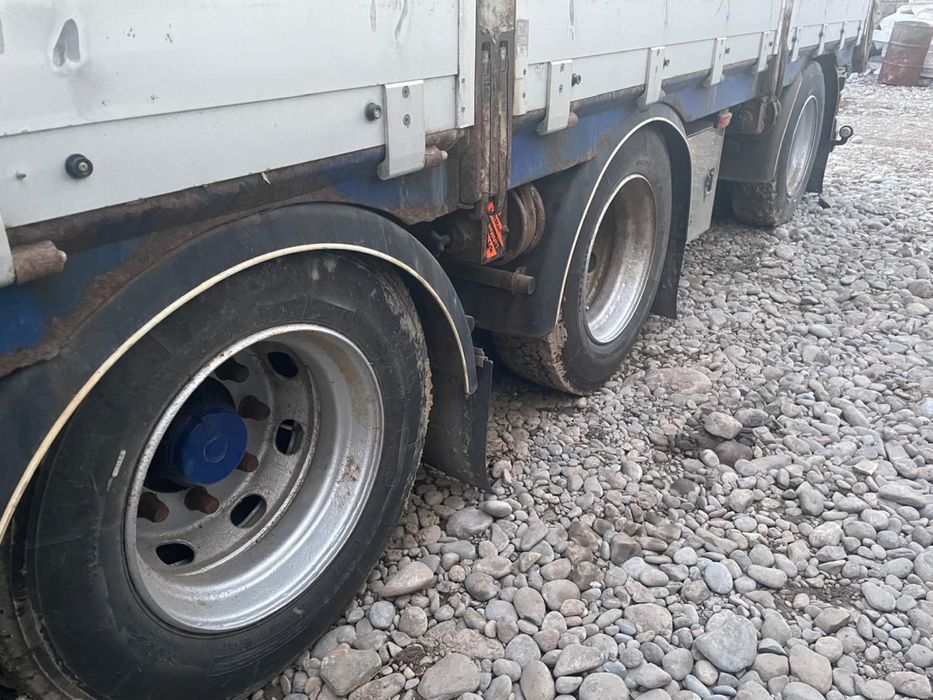 Полуприцеп с бортами Tyllis тяжеловоз