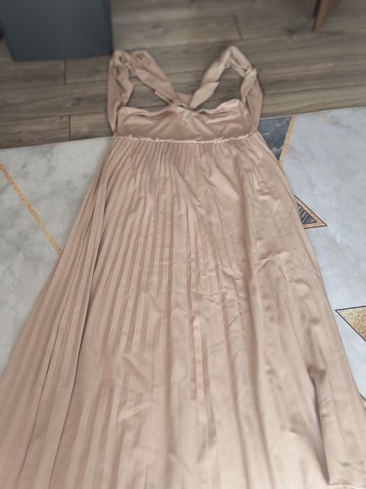 Rochie de ocazie, lungă, purtata o singura data, pliseuri mari.