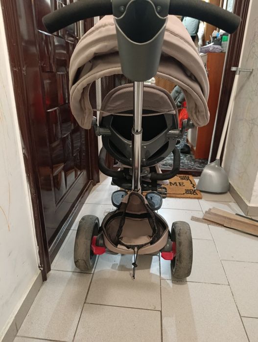 Детска триколка с регулируема дръжка и сенник