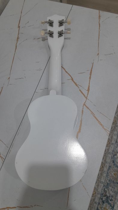 Срочно продам сопрано укулеле