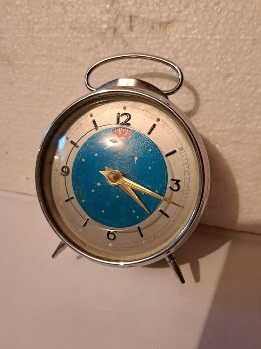 Продава стари часовници будилник работещи и колекция стари ръчни часов