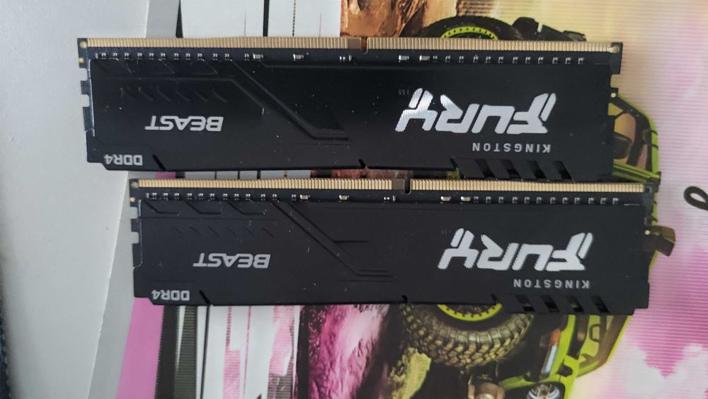 Продам две плашки ОЗУ Kingston Fury
