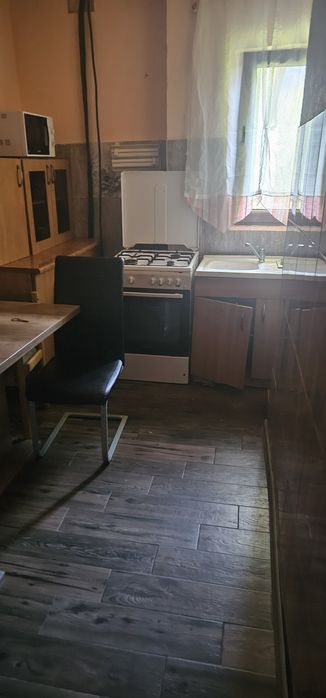 Vând apartament 2 camere in Uricani