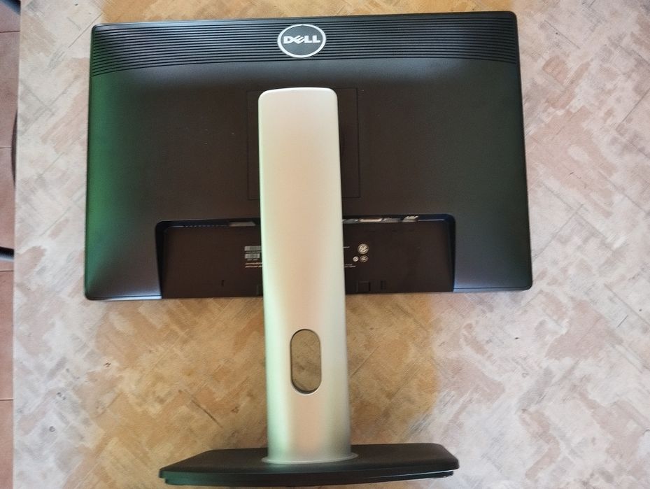 Vând un monitor Dell