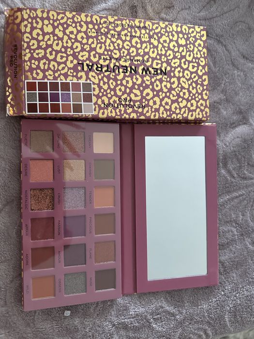 Palete farduri Revolution Pro