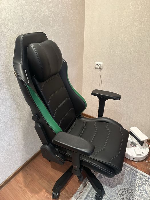 Игровое кресло DX Racer Master