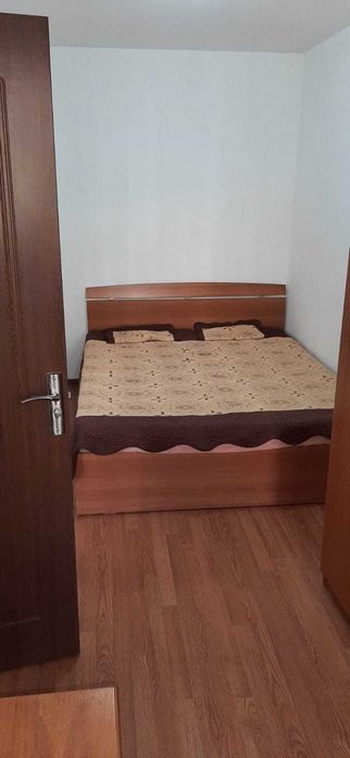 Inchiriez apartament 3 camere malu rosu