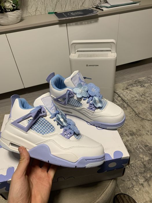 Jordan 4 Retro university Blue