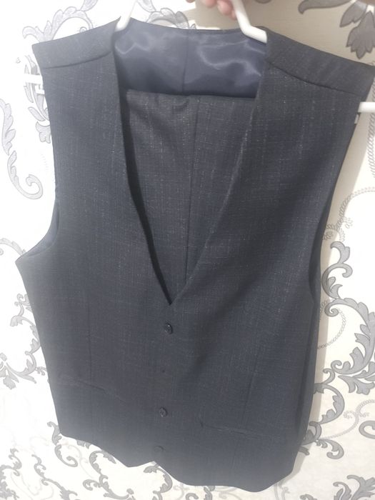 Продам Костюм троечка новый