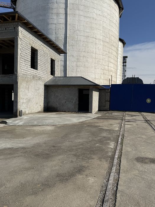 Сергели Хонободда Складлар арендага!