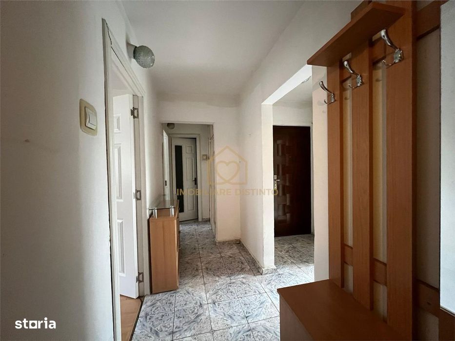 Apartament cu  4 camere si garaj zona centrala