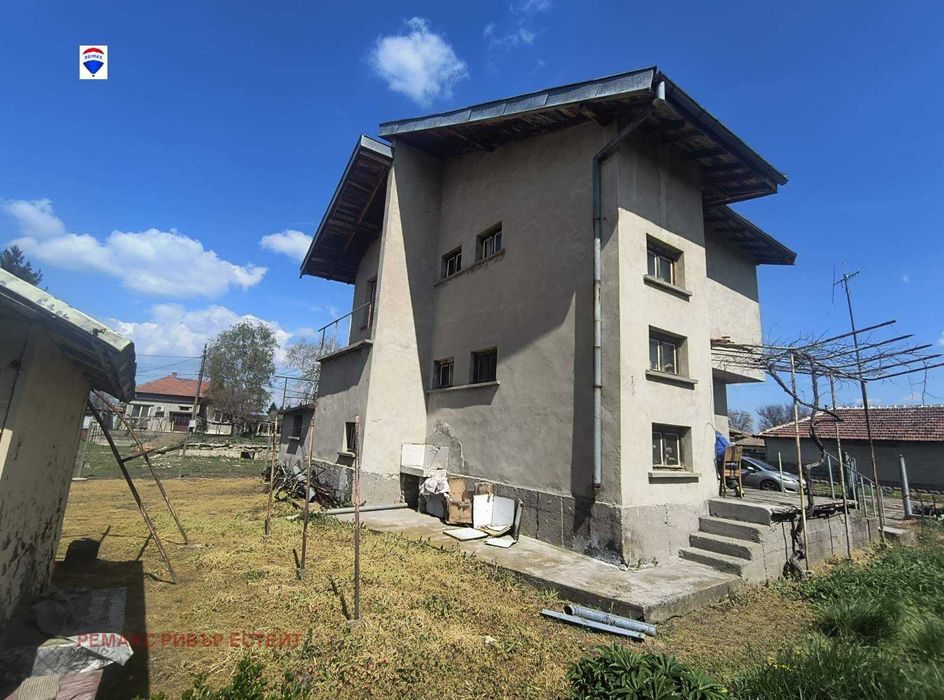 Къща на два етажа за продажба в с. Ряхово