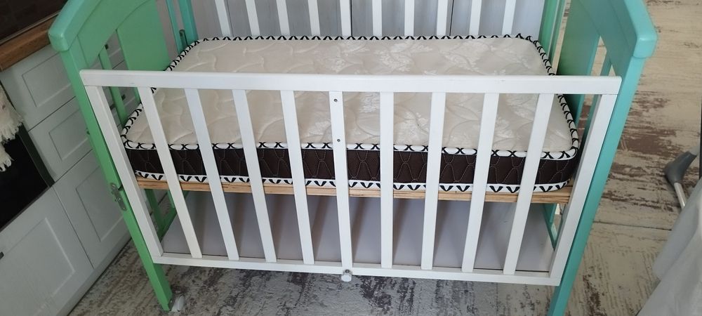 Продам детскую кроватку