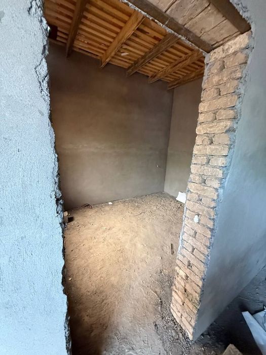 Hovli uy sotiladi 4 hona 2 sotix