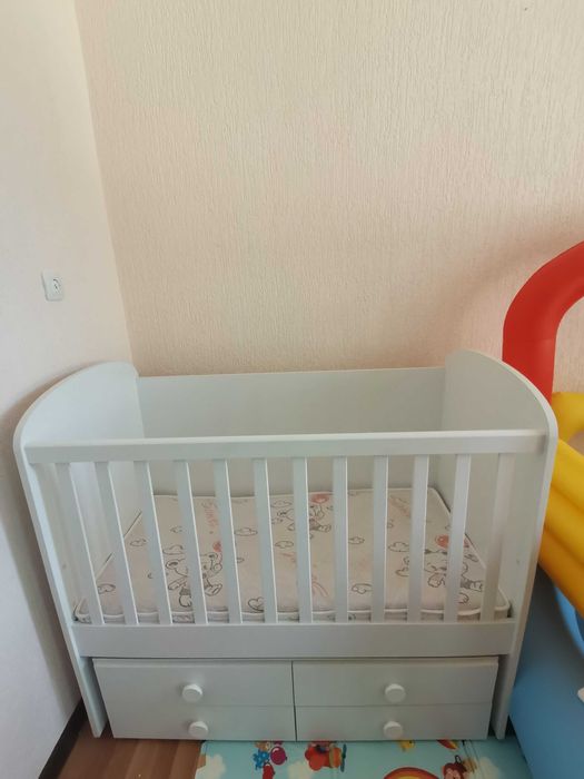 Детска кошара с 4 шкафчета