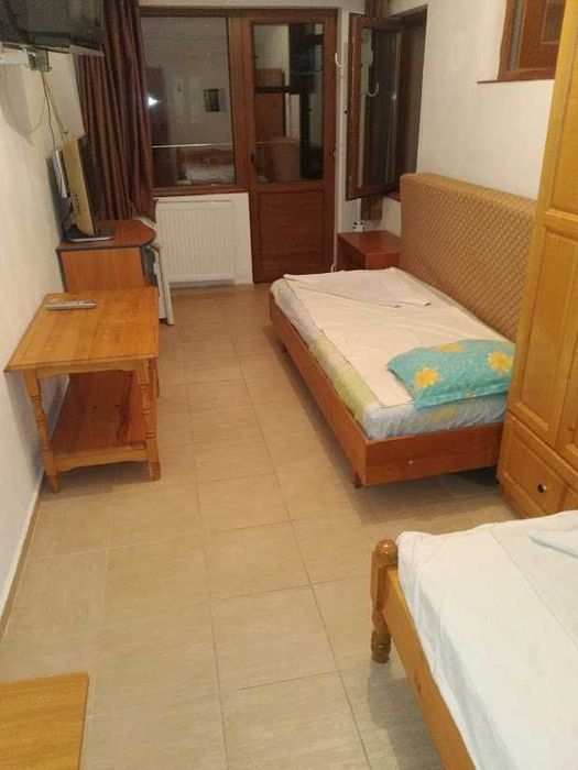 Апартамент за момичета момчета, персонал на заведения